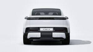 Vue extérieure de Cayenne S Coupé Electric montrant l'arrière de la voiture