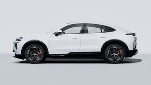 Vue extérieure de Cayenne Turbo Coupé Electric montrant le côté gauche de la voiture
