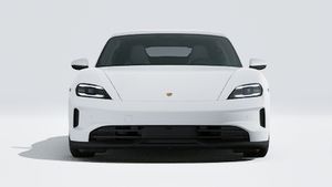 Buitenaanzicht van de Taycan aan de voorkant van de auto