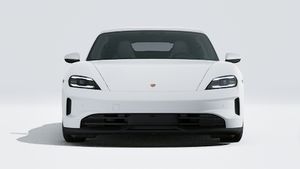 Buitenaanzicht van de Taycan 4S aan de voorkant van de auto