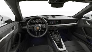 Вътрешен изглед на волана и арматурното табло на 911 Carrera Cabriolet