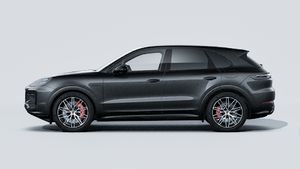 Външен изглед на Cayenne S E-Hybrid Black Edition , показващ лявата страна на автомобила