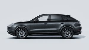 Външен изглед на Cayenne Coupé Black Edition , показващ лявата страна на автомобила