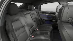 Вътрешен изглед на Cayenne E-Hybrid Coupé Black Edition