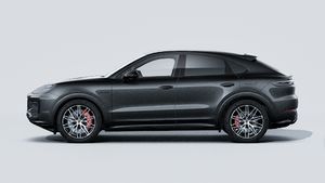 Външен изглед на Cayenne S E-Hybrid Coupé Black Edition , показващ лявата страна на автомобила