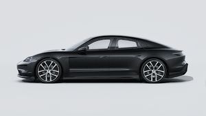 Външен изглед на Taycan 4 Black Edition , показващ лявата страна на автомобила