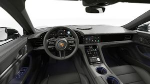 Вътрешен изглед на волана и арматурното табло на Taycan 4S Sport Turismo Black Edition