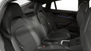 Вътрешен изглед на Panamera 4 E-Hybrid