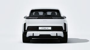 Exterior view of Cayenne Turbo Electric showing the rear of the car