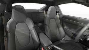 Vista interior mostrando os bancos dianteiros do 911 Turbo S