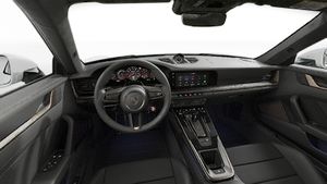 Vista interior mostrando o volante e o painel de instrumentos de 911 Turbo S