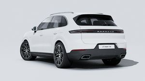 Vista exterior do Cayenne E-Hybrid (2026) mostrando a parte de trás e o lado esquerdo do automóvel