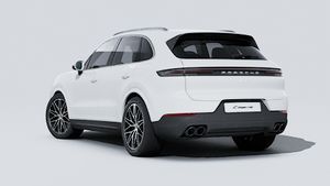 Vista exterior do Cayenne S (2026) mostrando a parte de trás e o lado esquerdo do automóvel