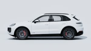 Vista exterior do sítio Cayenne GTS (2026) mostrando o lado esquerdo do automóvel