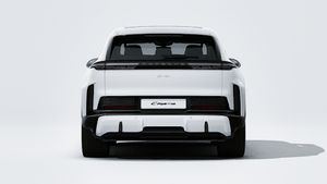 Vista exterior do Cayenne Turbo Electric mostrando a traseira do automóvel