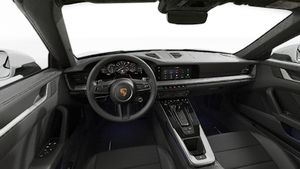 Vue de l'intérieur montrant le volant et le tableau de bord de 911 Carrera Cabriolet
