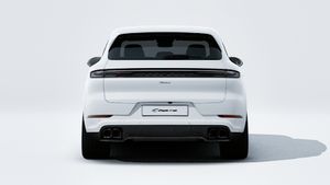 Vue extérieure de Cayenne Turbo E-Hybrid montrant l'arrière de la voiture