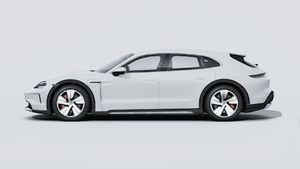 Exterior view of Taycan 4S Cross Turismo showing the left side of the car