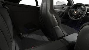 Vue de l'intérieur montrant les sièges arrière de 911 Carrera GTS Cabriolet