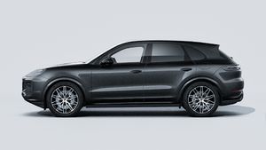 Vista esterna di Cayenne E-Hybrid Black Edition che mostra il lato sinistro della vettura