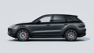 Vista esterna di Cayenne S E-Hybrid Black Edition che mostra il lato sinistro della vettura
