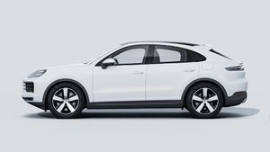 Vista esterna di Cayenne E-Hybrid Coupé che mostra il lato sinistro della vettura