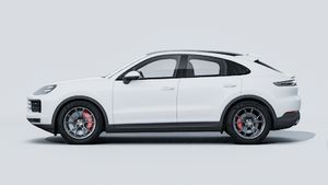 Vue extérieure de Cayenne S Coupé montrant le côté gauche de la voiture