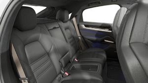 Vista dell'interno di Cayenne Turbo E-Hybrid Coupé