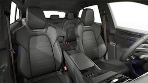 Vista interna dei sedili anteriori di Cayenne Turbo Electric