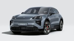 Vista esterna di Cayenne Turbo Electric che mostra la parte anteriore e il lato sinistro della vettura