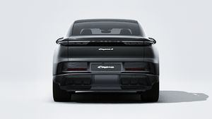 Vista esterna di Cayenne S Coupé Electric che mostra la parte posteriore della vettura