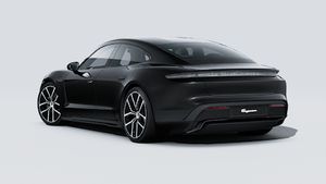 Außenansicht von Taycan Black Edition mit der Rückseite und der linken Seite des Fahrzeugs