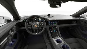Vista interna che mostra il volante e il cruscotto di Taycan GTS Sport Turismo