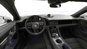 Vue de l'intérieur montrant le volant et le tableau de bord d'un véhicule de transport de marchandises. Taycan GTS Sport Turismo