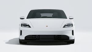 Vista esterna di Taycan GTS Sport Turismo che mostra la parte anteriore della vettura
