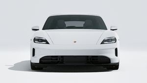 Vue extérieure de Taycan GTS Sport Turismo montrant l'avant de la voiture
