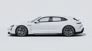 Vue extérieure de Taycan Turbo Sport Turismo montrant le côté gauche de la voiture