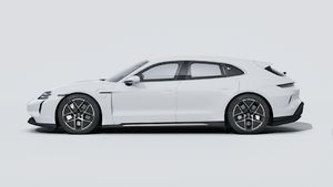 Die Außenansicht von Taycan Turbo Sport Turismo zeigt die linke Seite des Fahrzeugs