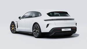Außenansicht von Taycan Turbo S Sport Turismo mit der Rückseite und der linken Seite des Fahrzeugs