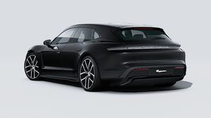 Außenansicht von Taycan Sport Turismo Black Edition mit der Rückseite und der linken Seite des Fahrzeugs