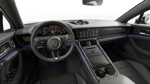 Innenansicht mit Lenkrad und Armaturenbrett von Panamera Turbo E-Hybrid