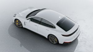 Vue extérieure de Panamera Turbo S E-Hybrid vue d'en haut
