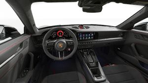 Vista interior que muestra el volante y el salpicadero de 911 Carrera GTS