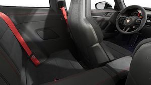 Vista interior de los asientos traseros del 911 Carrera GTS