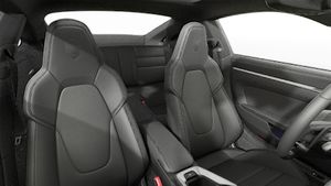 Vista interior de los asientos delanteros del 911 Carrera 4S