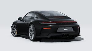 Vista exterior de 911 GT3 with Touring package mostrando la parte trasera y el lado izquierdo del coche