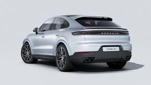 Vista exterior de Cayenne S Coupé mostrando la parte trasera y el lado izquierdo del coche