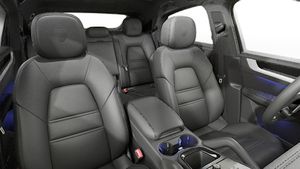 Vista interior de los asientos delanteros del Cayenne S E-Hybrid Coupé