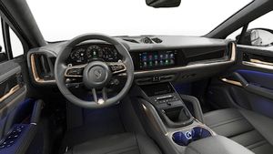 Vista interior que muestra el volante y el salpicadero de Cayenne Turbo E-Hybrid Coupé