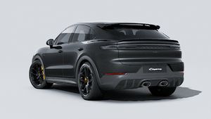 Vista exterior de Cayenne Turbo E-Hybrid Coupé With GT Package mostrando la parte trasera y el lado izquierdo del coche